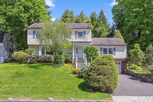 26 Church Ln in Scarsdale, NY - Building Photo
