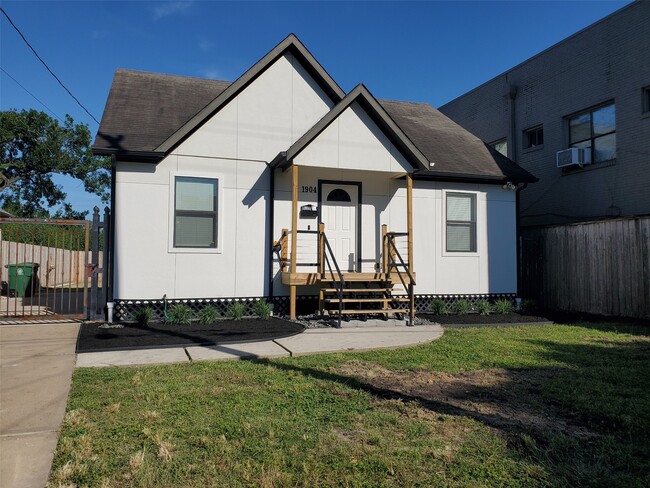 property at 1904 Davis St