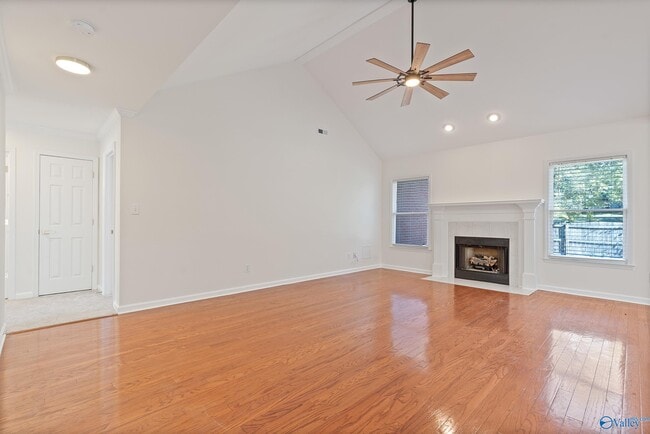 231 Jarrett Ln in Madison, AL - Foto de edificio - Building Photo