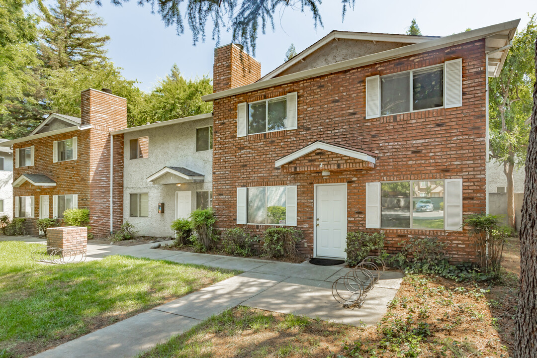 Regency Townhomes in Chico, CA - Building Photo