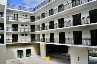 4100 SW 64th Ave in Davie, FL - Building Photo - Building Photo