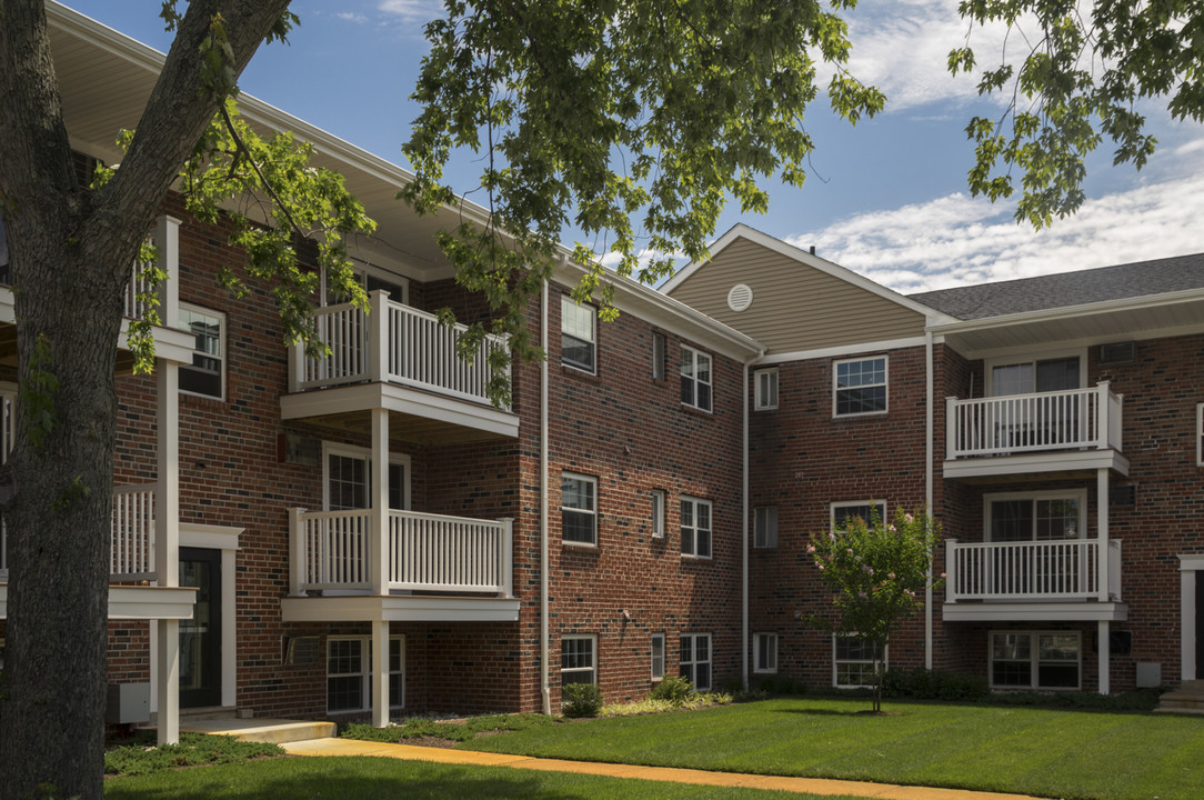 Bayview Court Apartments in Somers Point, NJ - Building Photo