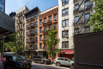 148 Sullivan St in New York, NY - Building Photo - Primary Photo