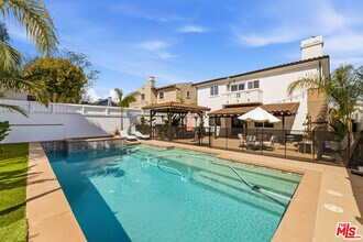 1832 11th St in Manhattan Beach, CA - Building Photo - Building Photo