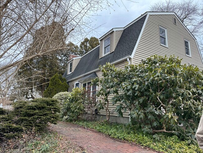 25 Sassafras Trl in Narragansett, RI - Building Photo - Building Photo