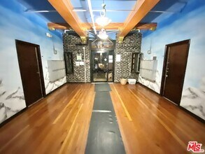608 S Dunsmuir Ave in Los Angeles, CA - Building Photo - Building Photo