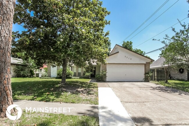property at 3719 Lemon Tree Ln