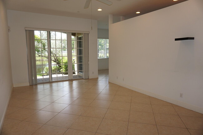 4519 Artesa Way S in Palm Beach Gardens, FL - Building Photo - Building Photo