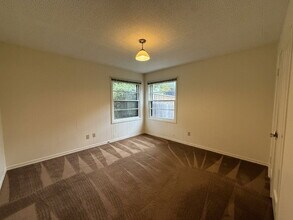 2375 Onyx St in Eugene, OR - Building Photo - Building Photo