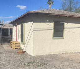 1540 E Miles St in Tucson, AZ - Foto de edificio - Building Photo
