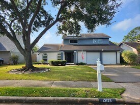 12123 Monticeto Ln in Meadows Place, TX - Building Photo