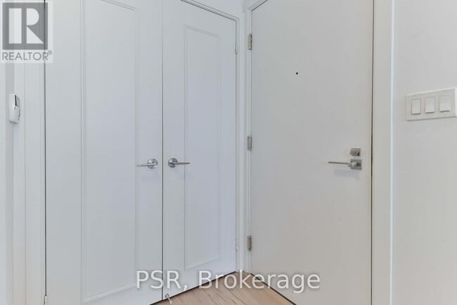 8 The Esplanade in Toronto, ON - Building Photo - Building Photo