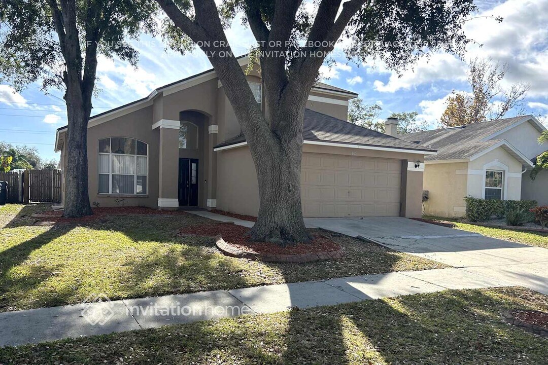 1605 Elk Spring Dr in Brandon, FL - Foto de edificio
