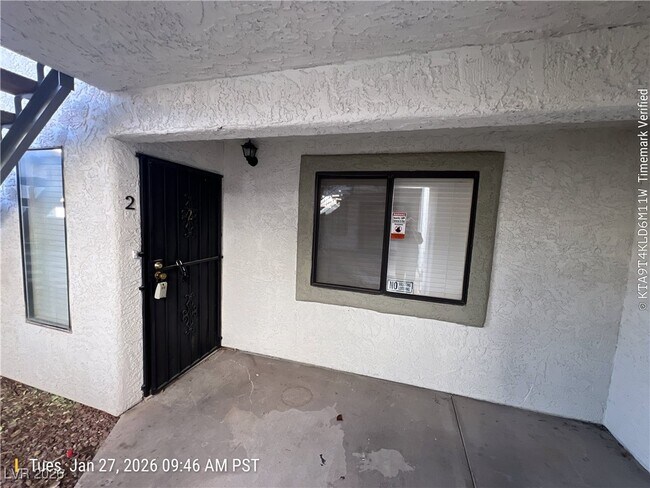 6731 W Charleston Blvd in Las Vegas, NV - Building Photo - Building Photo