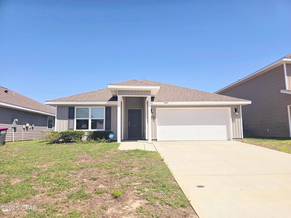 4000 Silver Spur Rd in Callaway, FL - Building Photo
