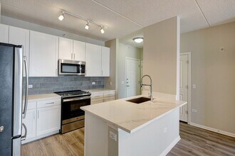1155 Museum Blvd, Unit B1 in Vernon Hills, IL - Building Photo - Building Photo