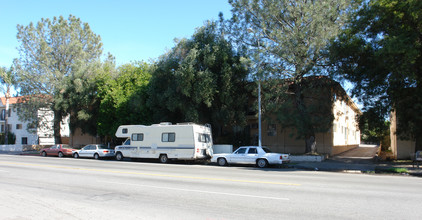 6858 Kester Ave in Van Nuys, CA - Building Photo - Building Photo