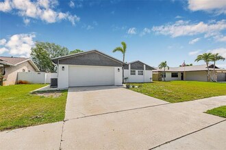 12641 98th St N in Largo, FL - Building Photo - Building Photo
