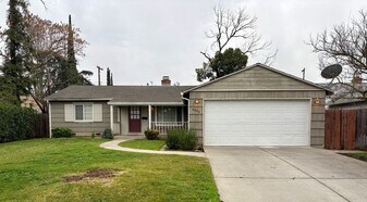 4866 J Pkwy in Sacramento, CA - Building Photo