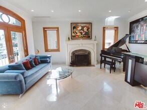 9033 Cresta Dr in Los Angeles, CA - Foto de edificio - Building Photo