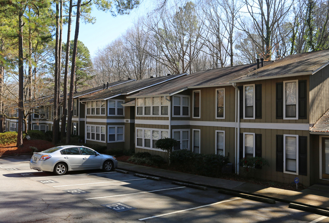 Summit Apartments in Atlanta, GA - Building Photo