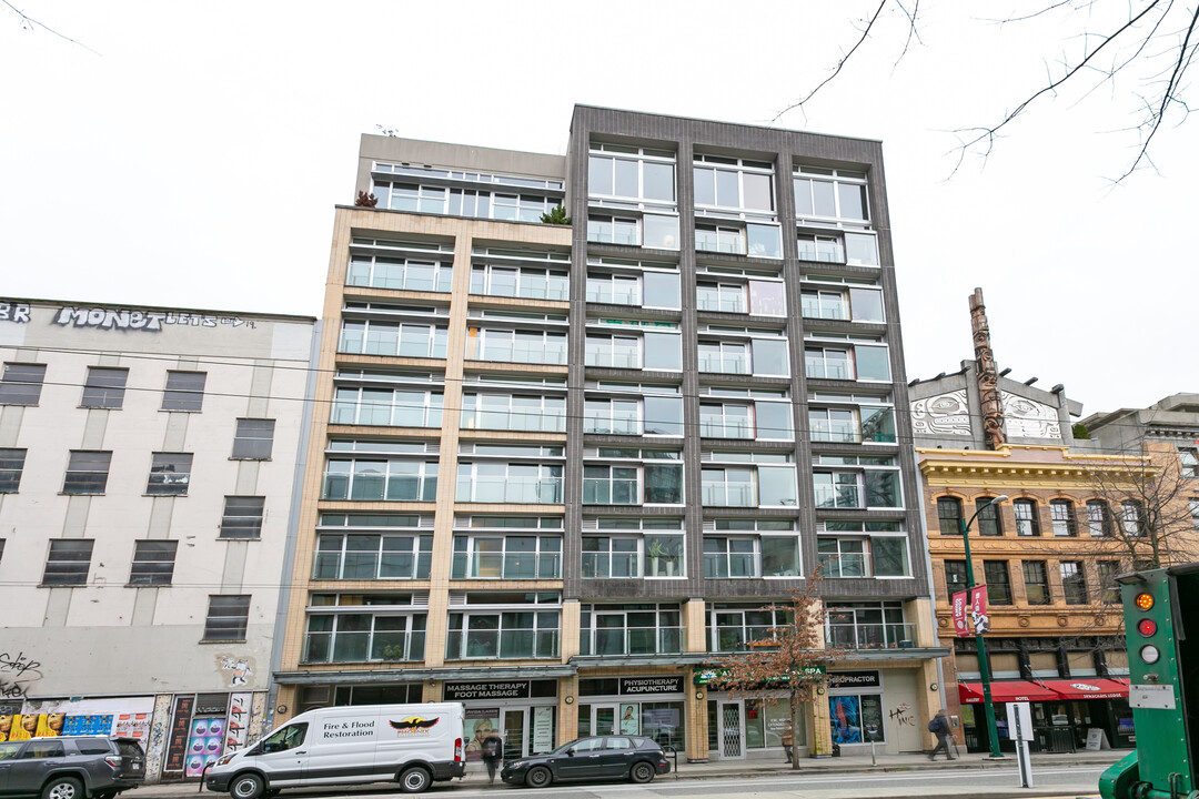 33 Pender St W in Vancouver, BC - Building Photo