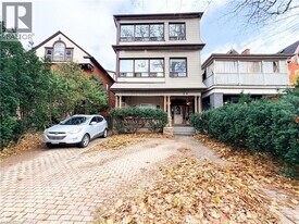 39 West Avenue S in Hamilton, ON - Building Photo