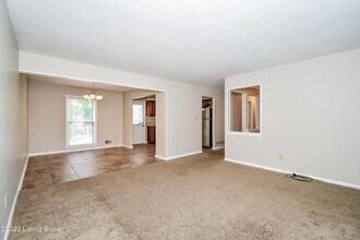 1042 Cristland Rd in Louisville, KY - Building Photo - Building Photo