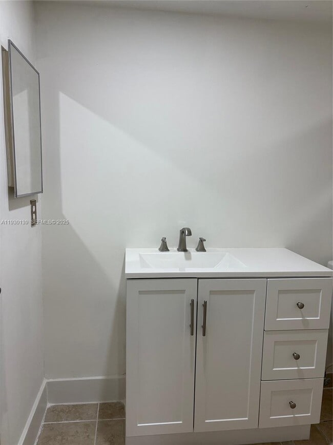 6725 NW 174th Terrace in Miami Gardens, FL - Building Photo - Building Photo