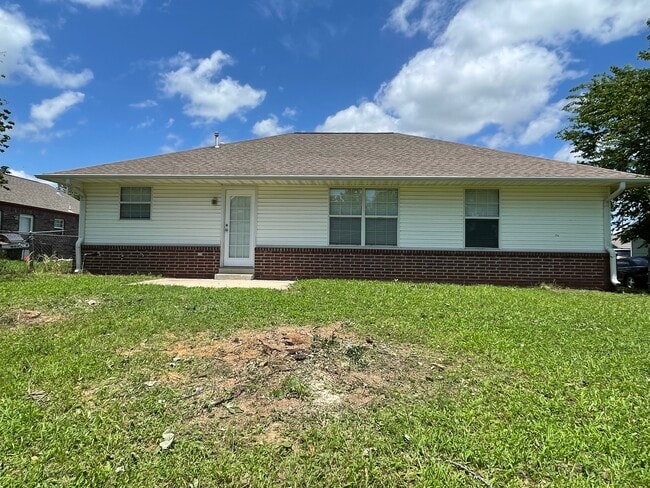 821 Cowell St in Claremore, OK - Building Photo - Building Photo