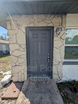 5828 3rd St E in Bradenton, FL - Building Photo