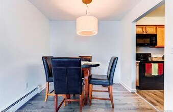 1968 Axtell Dr, Unit 3 in Troy, MI - Foto de edificio - Building Photo