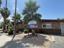 51099 Eisenhower Dr, Unit 2 in La Quinta, CA - Building Photo