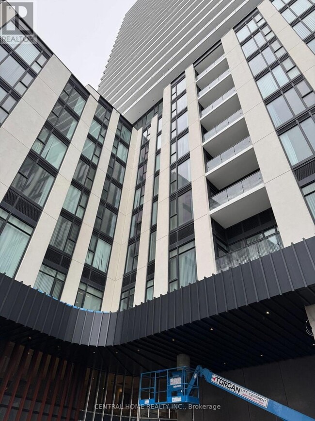 5858 Yonge St in Toronto, ON - Building Photo - Building Photo