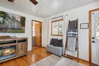 240 Koshkonong Dr in Edgerton, WI - Foto de edificio - Building Photo