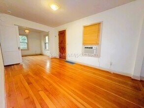 1406 NE Holman St in Portland, OR - Building Photo - Building Photo