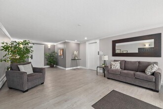 15010 Roper Ave in White Rock, BC - Building Photo - Building Photo