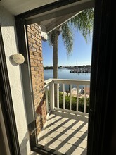 129 Lagoon Ct in New Smyrna Beach, FL - Foto de edificio - Building Photo