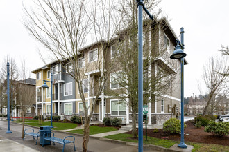 Oregon Street Townhomes in Sherwood, OR - Building Photo - Building Photo