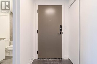 4015 The Exchange in Mississauga, ON - Building Photo - Building Photo