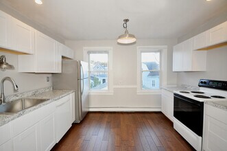 1295 Main St, Unit #2 in Concord, MA - Foto de edificio - Building Photo