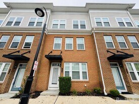 38 Bond St in North Brunswick, NJ - Building Photo