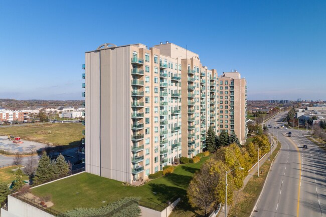 11-39 Oneida Cres in Richmond Hill, ON - Building Photo - Building Photo