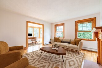 18 Hawthorn Rd in Milton, MA - Building Photo - Building Photo