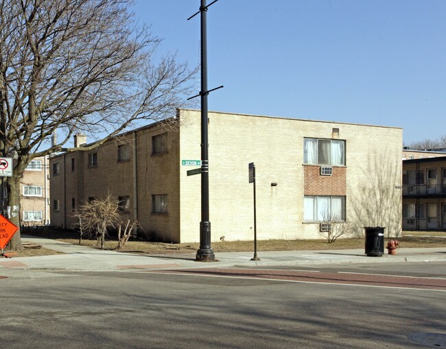 1730 W Devon Ave in Chicago, IL - Building Photo - Building Photo