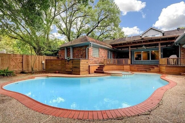 9415 Endicott Ln in Houston, TX - Foto de edificio - Building Photo