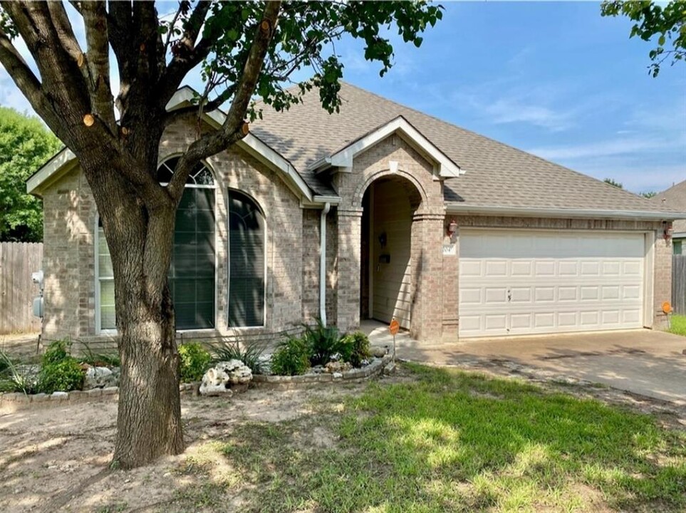 204 Jockey Bluff Cove in Austin, TX - Building Photo