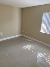 5650 W 26th Ct-Unit -106 in Hialeah, FL - Building Photo - Building Photo