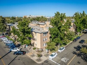 The Elms Apartments in Sacramento, CA - Foto de edificio - Building Photo