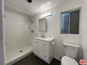 2401 Effie St in Los Angeles, CA - Building Photo - Building Photo